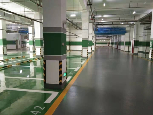 停車(chē)場(chǎng)開(kāi)荒保潔